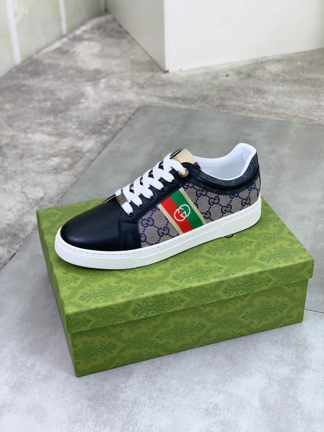 Men's Men's Shoes P420 💰[New Style] 🆘 The latest model from Gucci's official website🎁Classic casual and fashionable men's shoes👟Hot style💥Simple and elegant style, exclusive for trendy men. Unique latest brand elements from the official website👑Gucci original decoration, fashionable and generous, made of original soft calfskin fabric➕Comfortable soft sheepskin lining ✅The official website specifies wear-resistant rubber outsole_full of elasticity, classic model taken in real life🎬Color: 2️⃣colors available😍Number: 38-44